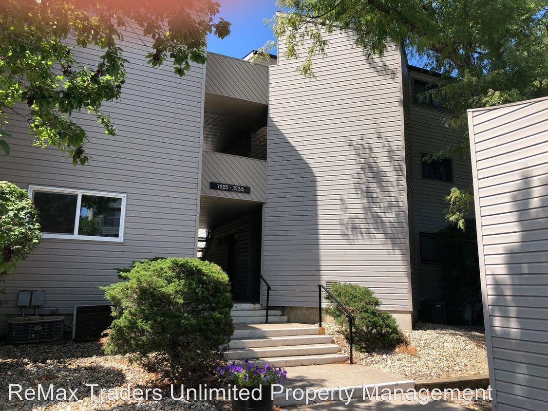 2 br, 1.5 bath House 7235 Lakeside Court House Rental in Peoria, IL