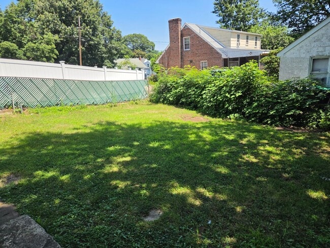 Building Photo - 3 Bedroom 2 Bath House