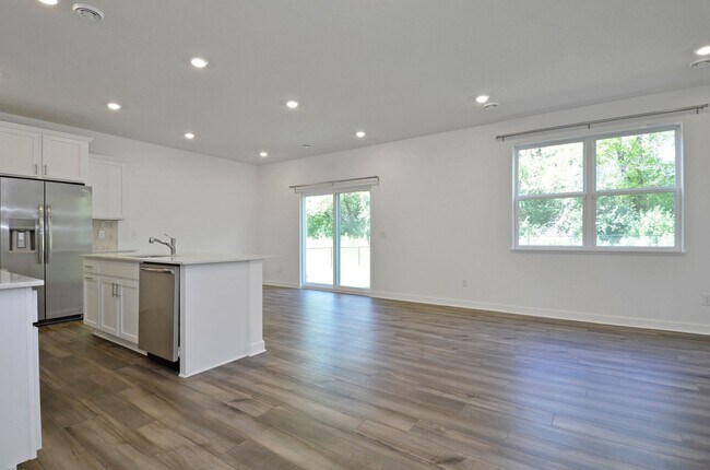 Foto del edificio - 3858 Heath Ave N