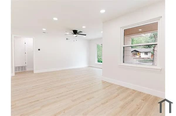 Building Photo - 10307 Pinecrest Dr