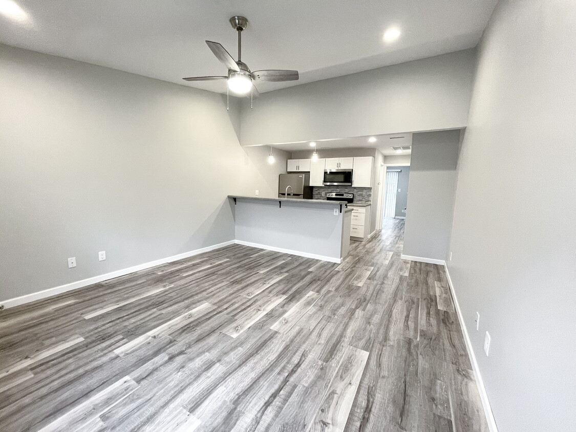 Primary Photo - 1209 E Dawn Dr