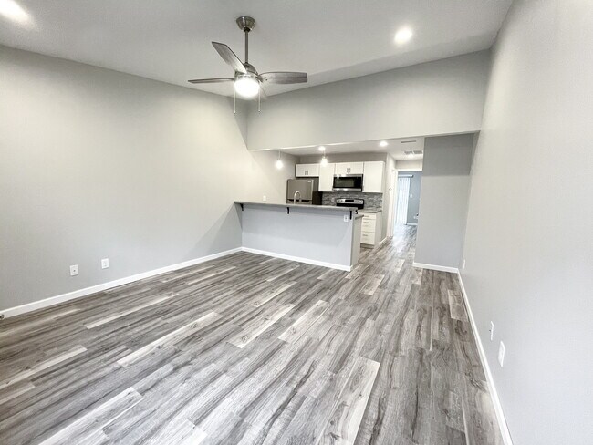 Building Photo - 1260 E Dawn Dr