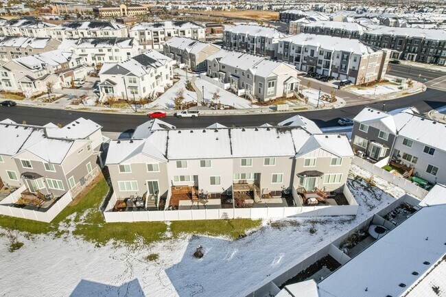 Foto del edificio - 5193 Copeland Dr