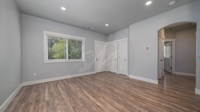 Foto del edificio - 2bd, 1 ba Rental Available Near Downtown C...