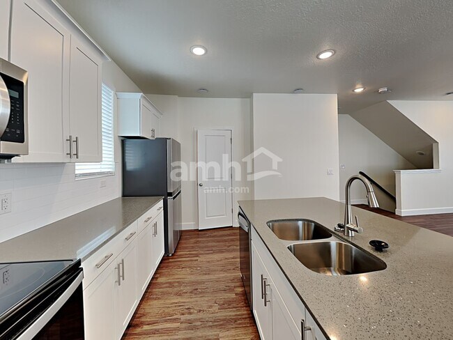 Building Photo - 6033 W Copperhawk Dr