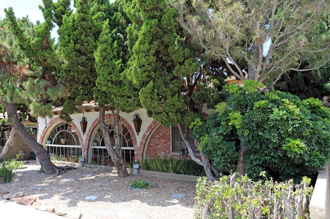 Foto del edificio - 4421 Green Ave