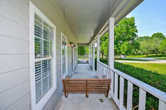 Building Photo - 8411 Syms St