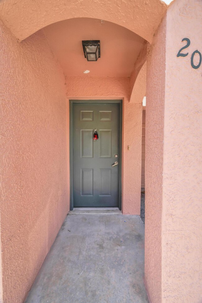 Foto del edificio - 106 SW Peacock Blvd
