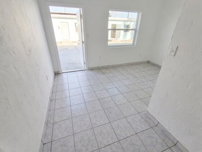 Foto del edificio - 625 W Ave A