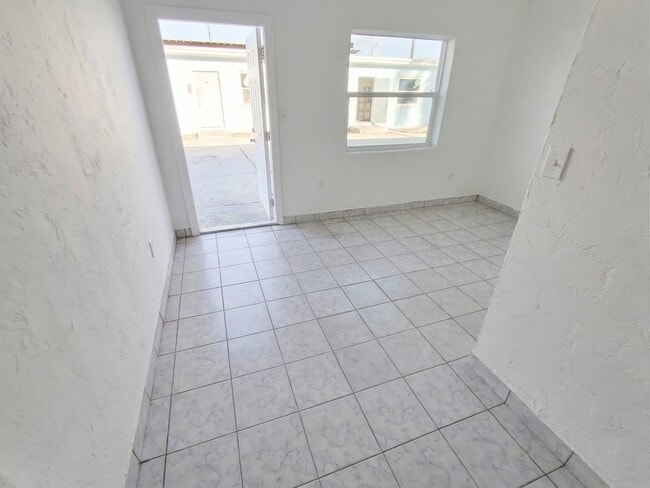 Building Photo - 625 W Ave A