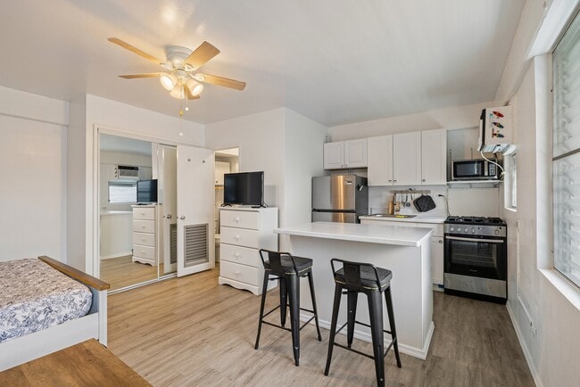 Fully Furnished Studio, 1 Bath. NO parking. Electric water and sewer are included in the rent. - Fully Furnished Studio, 1 Bath. NO parking. Electric water and sewer are included in the rent. Apartment