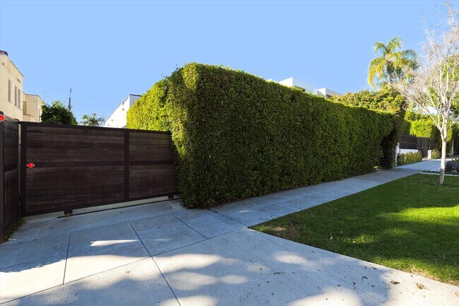 Building Photo - 809 N La Jolla Ave