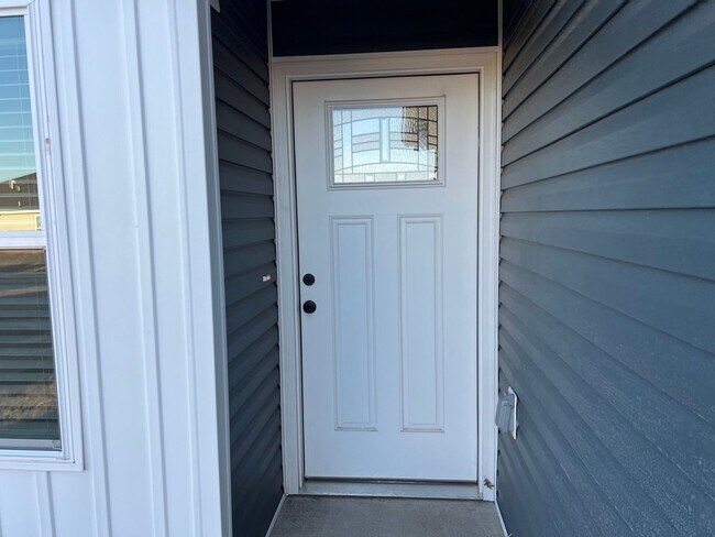 Building Photo - New 3 Bedroom Home In Oronogo!