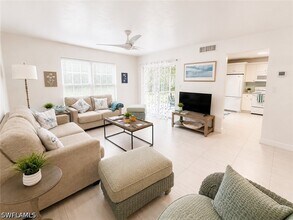 Building Photo - 216 Bobolink Way