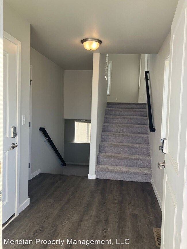 Building Photo - 3 br, 3 bath House - 819 5th St SE