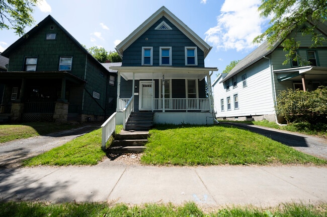 Building Photo - 559 S Goodman St