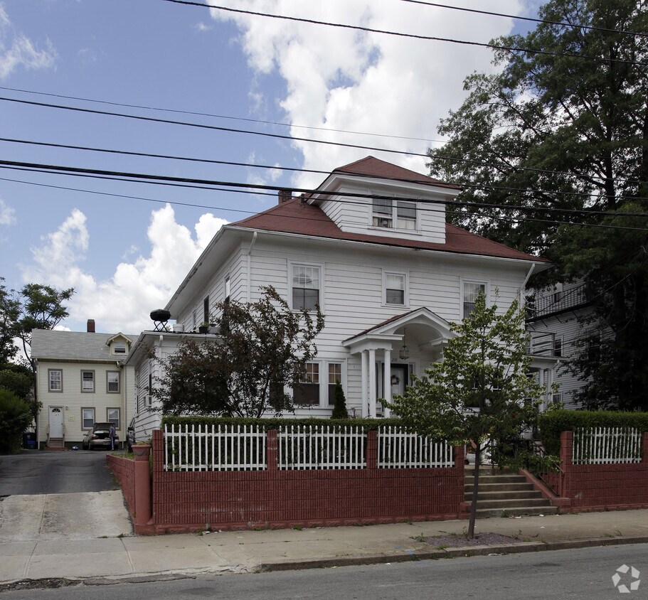 Building Photo - 203-209 Dexter St
