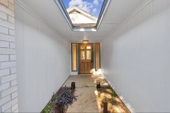 Building Photo - 15938 Mission Village Dr