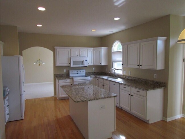 Building Photo - 411 Mari Way