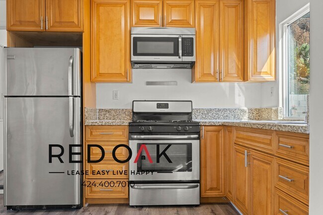 Building Photo - Spacious Two Bedroom with Private Patio, U...