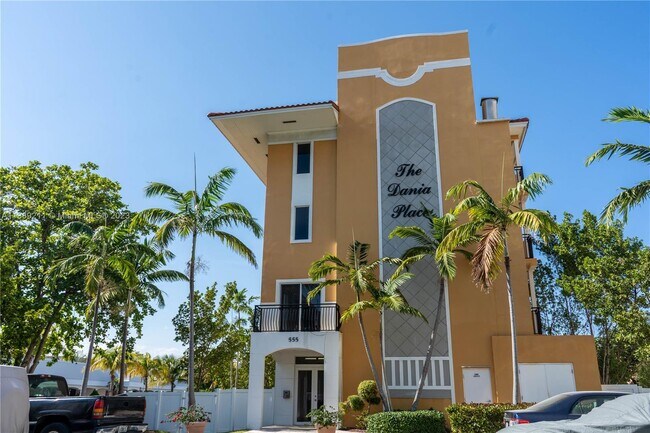 Building Photo - 555 E Dania Beach Blvd