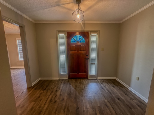 Building Photo - 2224 S Sherwood Dr