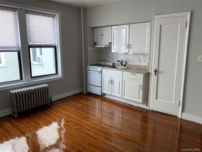 Building Photo - 215 E Broadway