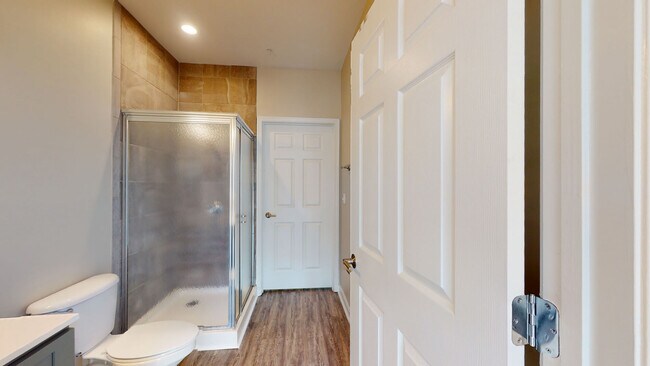 Interior Photo - 20 Lambourne