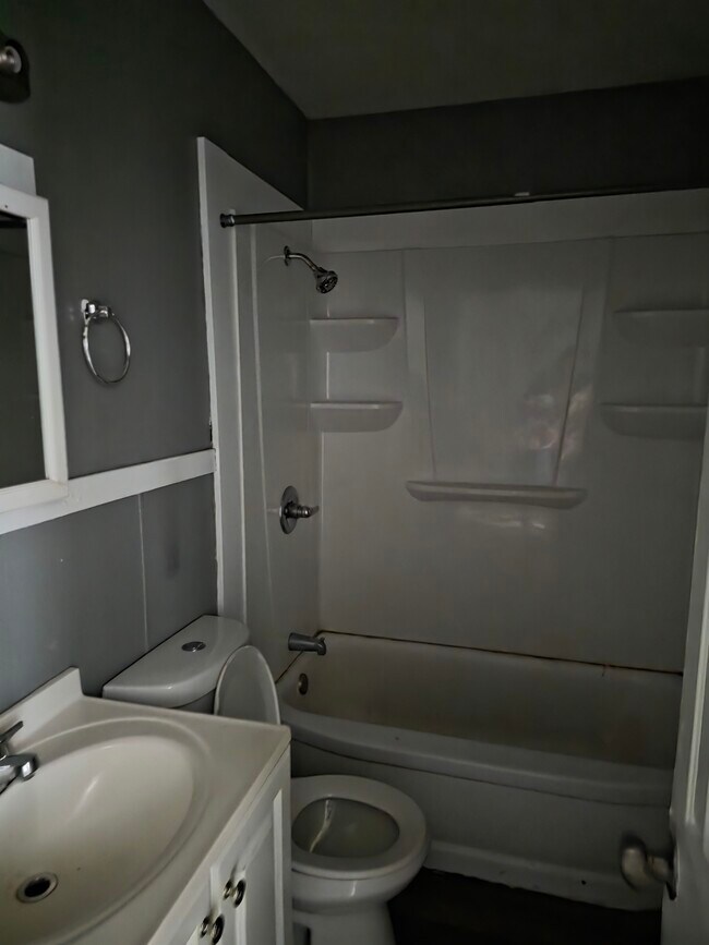 Foto del edificio - 3033 Woodview Dr