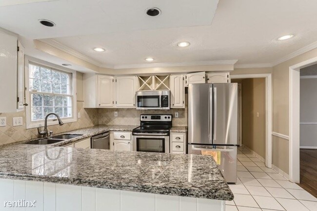 Building Photo - 4 br, 2.5 bath House - 7260 Northgreen Dr ...