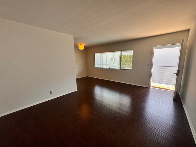 Building Photo - 8008 Norton Ave