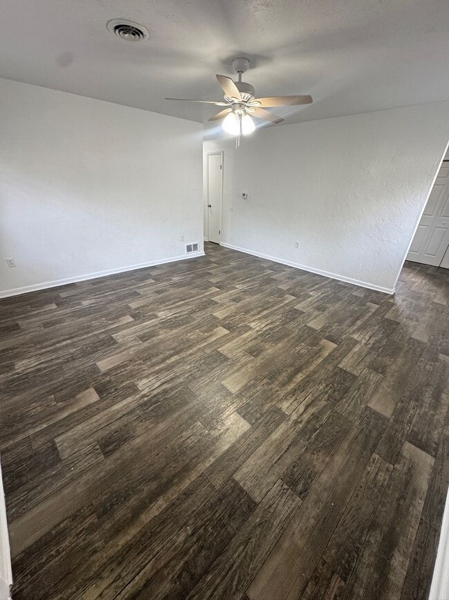 Building Photo - 1640 NE 71st Pl