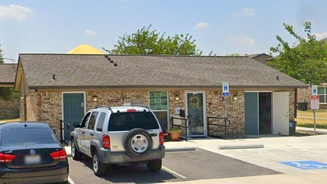 Building Photo - 1501 Newland Dr