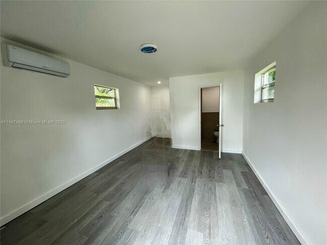 Foto del edificio - 423 NE 71st St