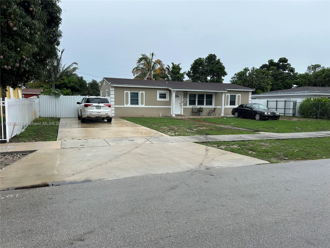 Primary Photo - 15701 NW 28th Ct