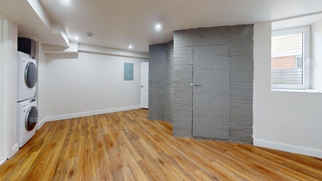Building Photo - 544 Whitney Ave