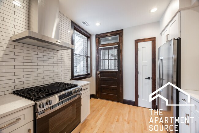 Building Photo - 6409 N Talman Ave