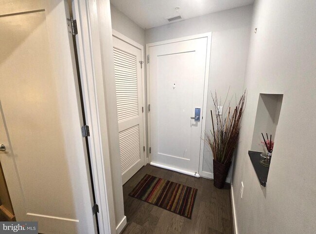 Foto del edificio - 1320 Fenwick Ln
