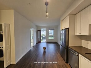 Building Photo - 15738-15785 85 Ave