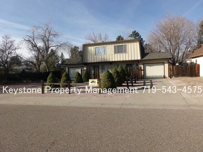 Building Photo - Updated 2 Bedroom Belmont Townhome with Attached Garage & Fenced Yard $1300/$1300