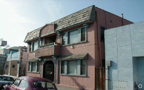 Building Photo - 327 W Pacific Coast Hwy