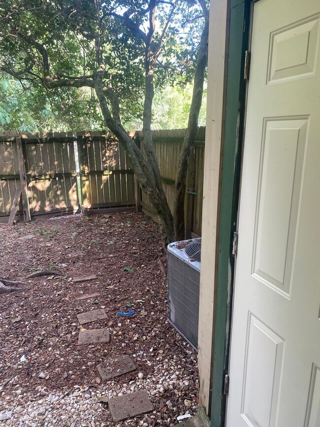 Foto del edificio - Great 2 Bedroom 2.5 Bath condo. Waiting fo...