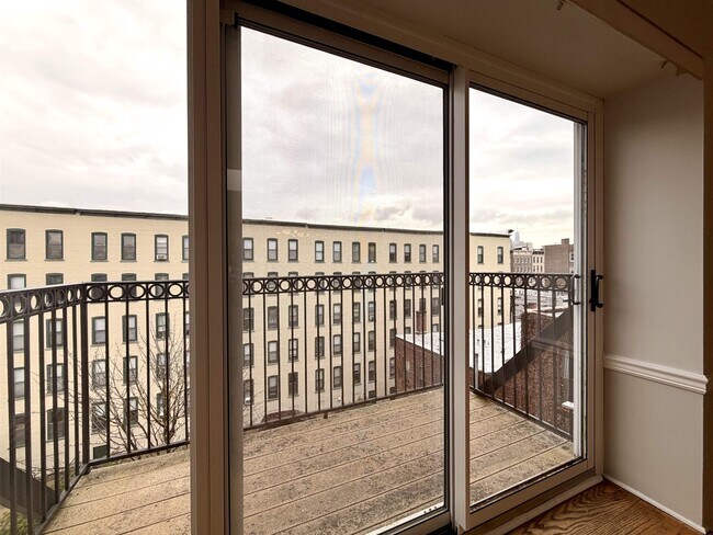 Foto del edificio - 807 Clinton St