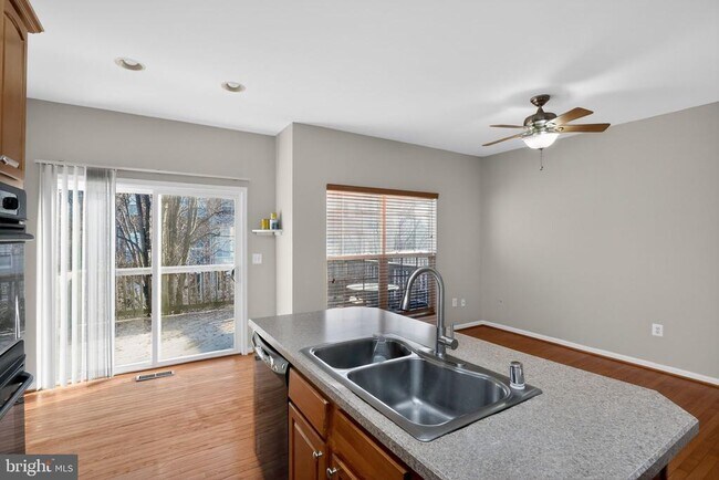 Building Photo - 207 Chesterbrook Ct