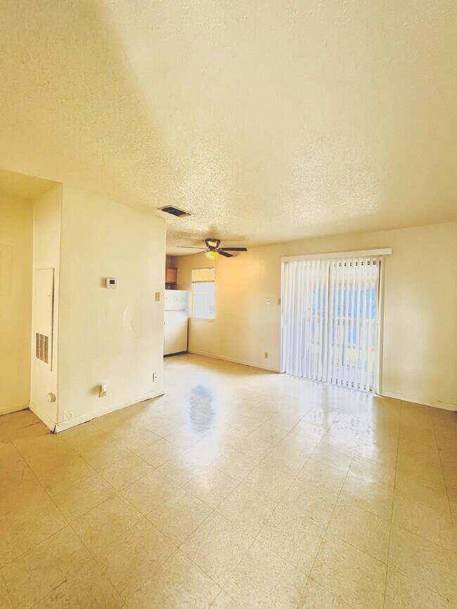 Foto del edificio - Affordable One Bedroom Near Woodlawn Lake