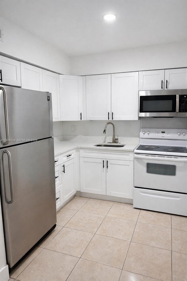 Foto del edificio - 221 NE 40th St