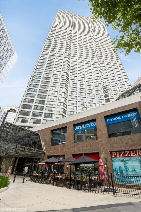Foto principal - 405 N Wabash Ave