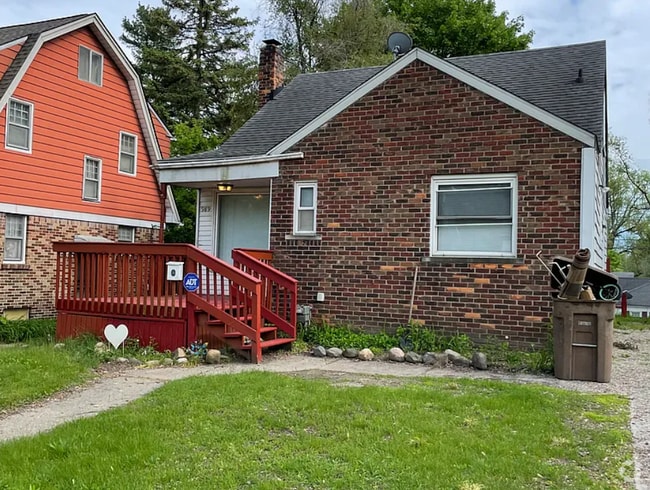 Building Photo - 989 Argyle Ave
