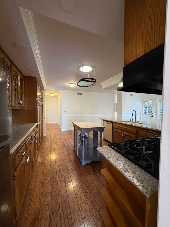 Foto del edificio - San Pedro 4 bedroom, 3 Bath Home with yard and Deck! Available NOW!