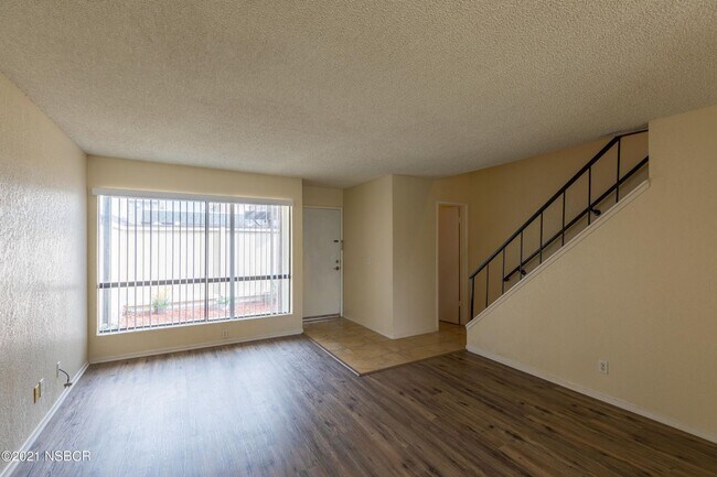 Foto del edificio - Updated One Bedroom Townhome in Convenient Location!